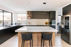 Room in a Modern Home in keysborough