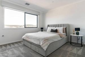Room in a Modern Home in keysborough