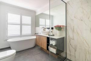 Room in a Modern Home in keysborough