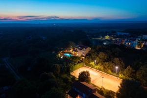 Guesthouse ''Barboska'' - big outdoor swimming pool & private tennis court 