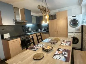 Messe-Apartment, 4 Schlafzimmer, 80 qm, Garten - 6 km zur Messe, verkehrsgünstig, ruhig, Parkplätze - Feucht