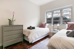 Chic 2BR Apartment in Sea Point