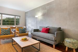 Chic 2BR Apartment in Sea Point