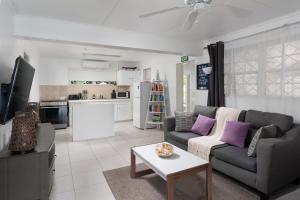 Purple Rain - Direct Seaviews, 2 Bedroom, 2 Bathroom, 3 Terrace Beachfront Bliss