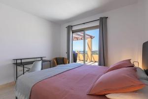 Idyllic penthouse with sea view in Benahavís