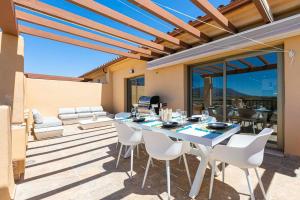 Idyllic penthouse with sea view in Benahavís