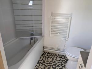 Maisons de vacances Le 17 - Maison proche Remparts - 2ch, 4pers avec Cour Privee : photos des chambres