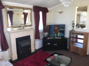 pg58 2 bed caravan Golden Palm Chapel St Leonards