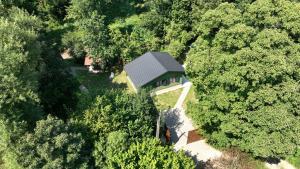 Őzike erdőszéli faházikó