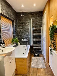 Beautiful Garden View Apartment London