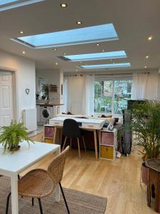 Beautiful Garden View Apartment London