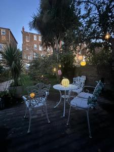 Beautiful Garden View Apartment London