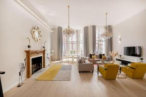 Presidential Residence with 14ft High Ceilings & Private Elevator