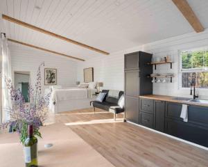 Sunset Off-grid Oyster Creek Cabin