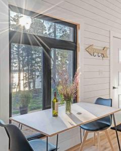 Sunset Off-grid Oyster Creek Cabin