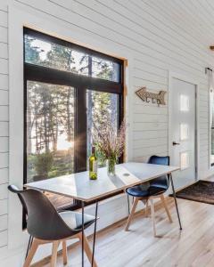 Sunset Off-grid Oyster Creek Cabin