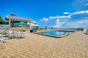 New Smyrna Beach Condo on Water Rest, Swim and Play