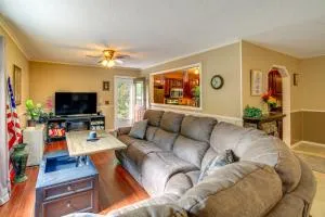 Fire Pit and Mountain Views Quiet Sparta Getaway - Abshers