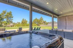Gearhart Getaway - Gated Community Home w/ Hot Tub, Walk to Beach - Hammond