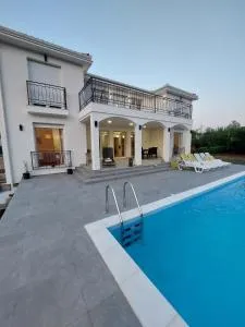 Villa Blanc - with Buna Riverside - Leke