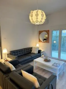 Upscale 2BDR Apartment - Varkiza - Vári