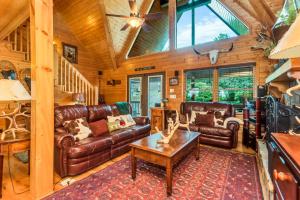 Mtn-View Deck: Cabin Near New River State Park!