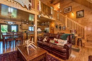 Mtn-View Deck: Cabin Near New River State Park!
