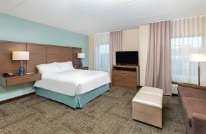 Queen Studio Suite room in Staybridge Suites-Knoxville Oak Ridge an IHG Hotel