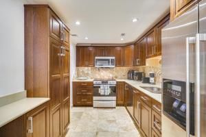 Hollywood Condo with Beach Access - Walk to Shore!