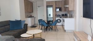 Sandton Gate Luxury 2 Bed Apartment - JOHANNESBURG
