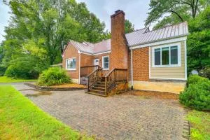 Charming Damascus Retreat with Deck and Creek Views! - Meadowview