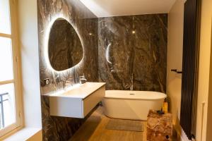 Maisons de vacances Villa luxueuse - La maison des pilotes - 50 m du circuit des 24h du Mans : photos des chambres