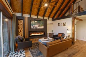 Cozy Modern Chalet in Strawberry
