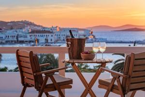 Leto hotel, 
Mykonos Town, Greece.
The photo picture quality can be
variable. We apologize if the
quality is of an unacceptable
level.