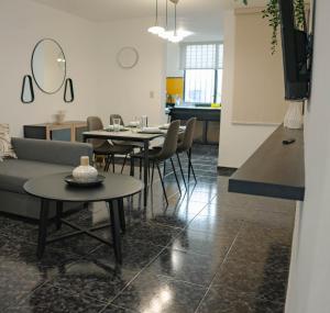 Residenciales H1 & H2 - Breakfast & Room Service - Airport close