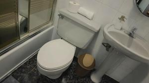 Residenciales H1 & H2 - Breakfast & Room Service - Airport close