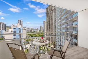 15Fl Waikiki studio with lanai, pool & near Waikiki beach