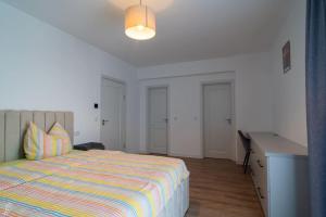 The 10th Floor Apartment