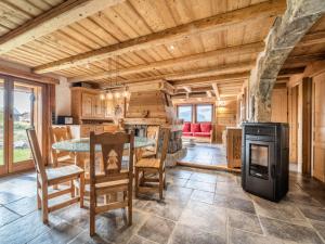 Chalet cosy aux Gets, 3 chambres, 200m des pistes, Wi-Fi, jardin, garage, linge inclus - FR-1-671-232