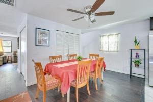 Game Room, Sunroom and Pool Access! Cozy Tampa Home!