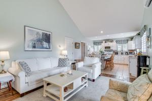 Seneca Lake Retreat with Deck - Walk to Wineries!