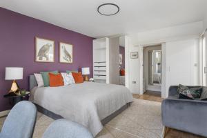 King Studio Apartment with Garden and Parking