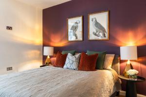 King Studio Apartment with Garden and Parking