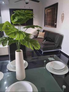 Apt 1 Min to Hotel Zone Pool Free Parking