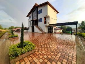 Hotel Resort Campestre Puerta Del Sol - San Gil