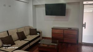 APARTAMENTO PRIMER PISO y cochera