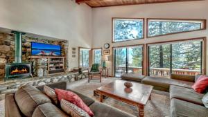 Your Roomy Northstar Retreat Awaits