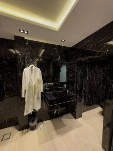 Stunning Studio with Bathtub- Jasmine District