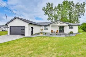 Charming Middlebury Retreat with Patio and Fire Pit - Middlebury