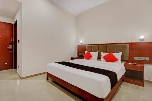 Super Townhouse Kizhakkambalam Tourist Home